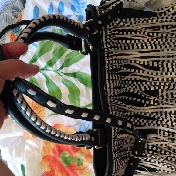 Steve Madden black and white fringe shoulder/crossbody bag - Picture 16 of 17